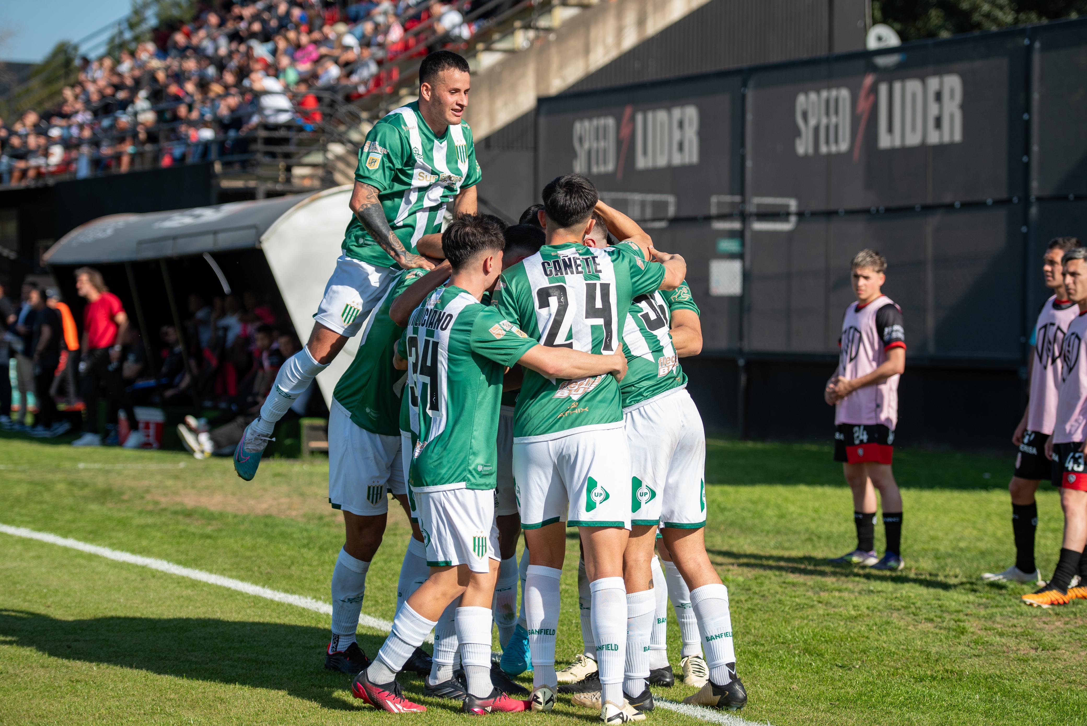 banfield festeja ante barracas el 1 a 0