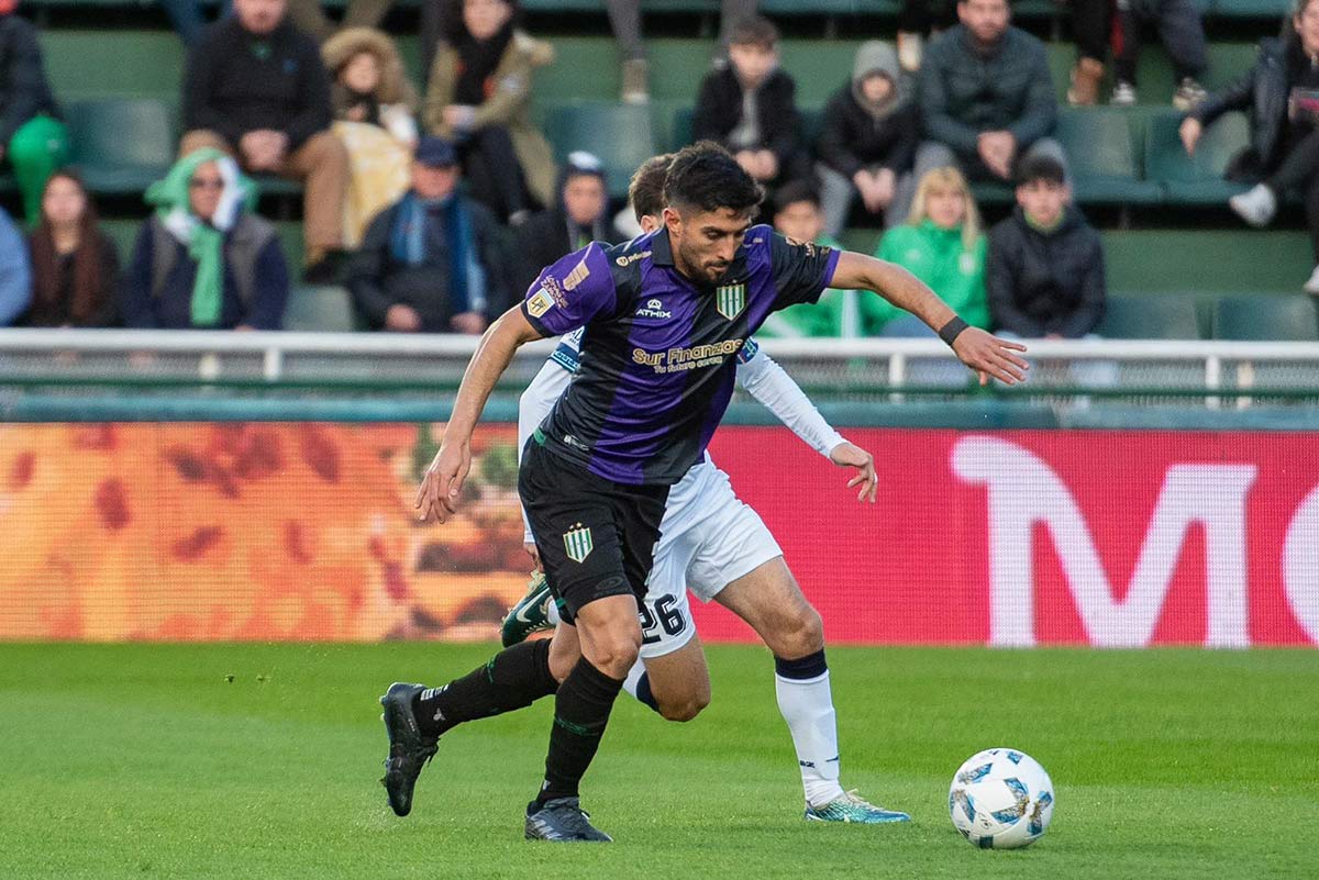 juan pablo alvarez encara, el delantero fue una de las figuras de la tarde ante velez