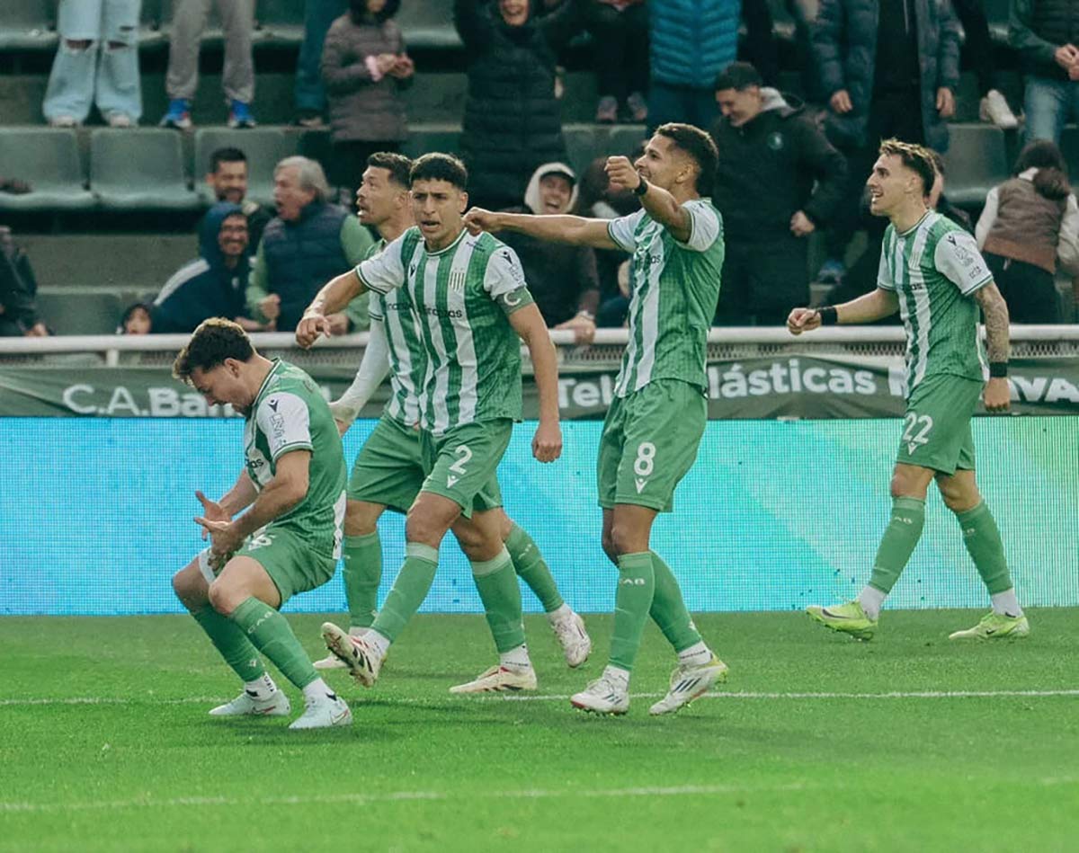 banfield festeja la remontada ante estudiantes