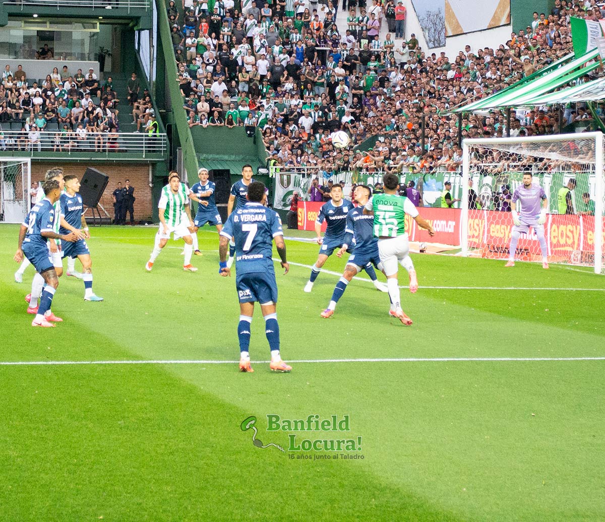 banfield busca el gol en la derrota ante racing por el clausura 2025