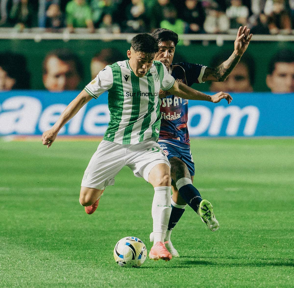 disputa de pelota entre banfield y union en el florencio sola
