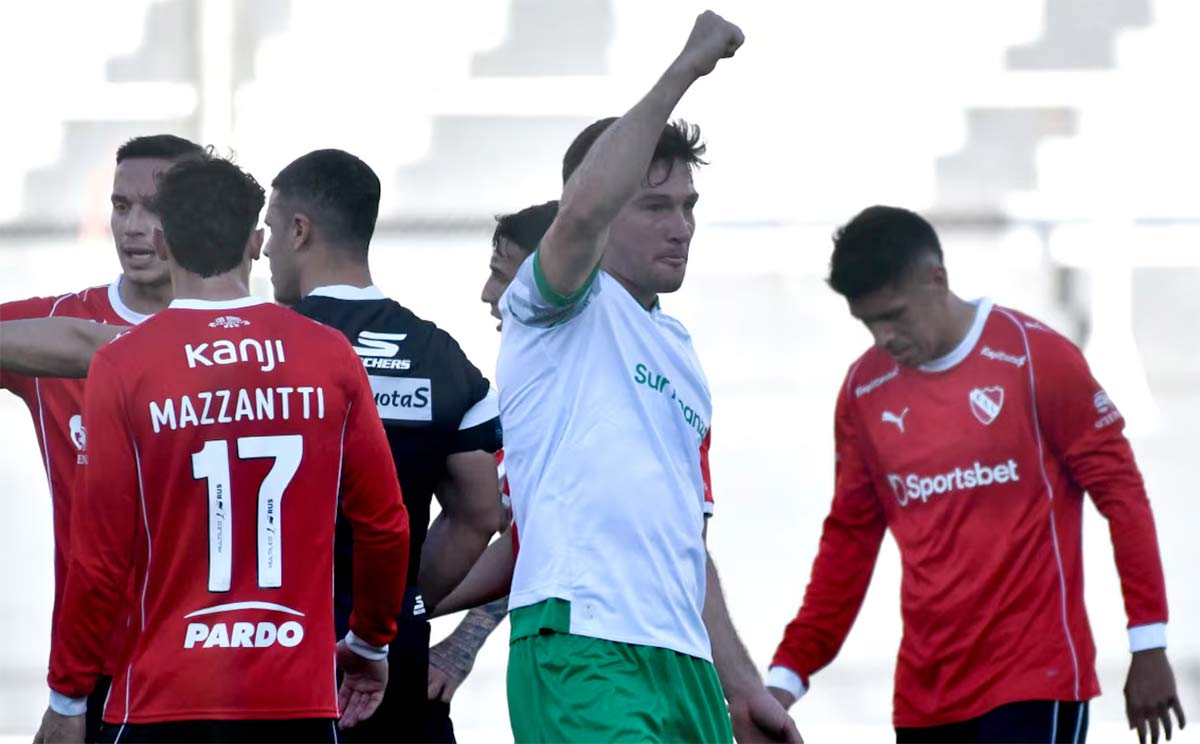 banfield vencio en avellaneda y martin rio festeja el gol de la victoria