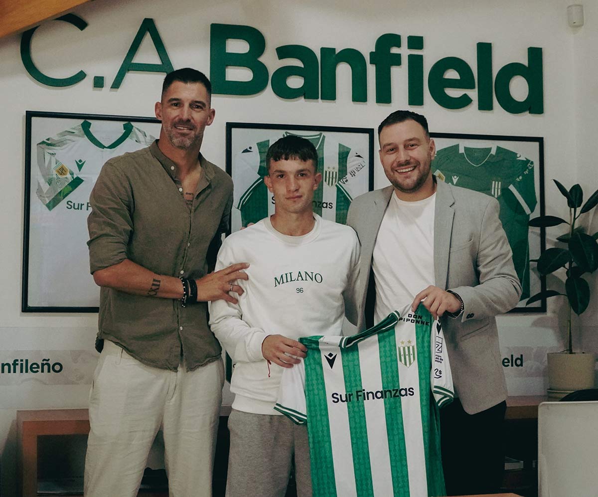 lautaro gomez renovando su contrato por 2 años con banfield