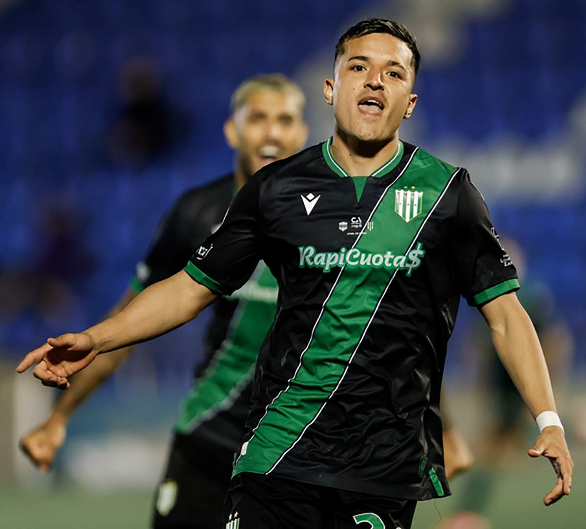 adoryan de banfield festeja  el empate ante riestra por copa argentina