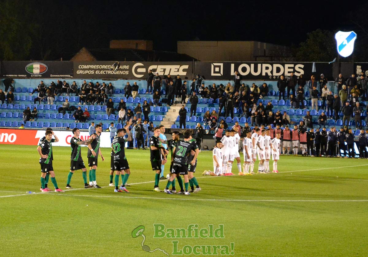 banfield festeja el trinfo por penales ante deportivo riestra por copa argentina