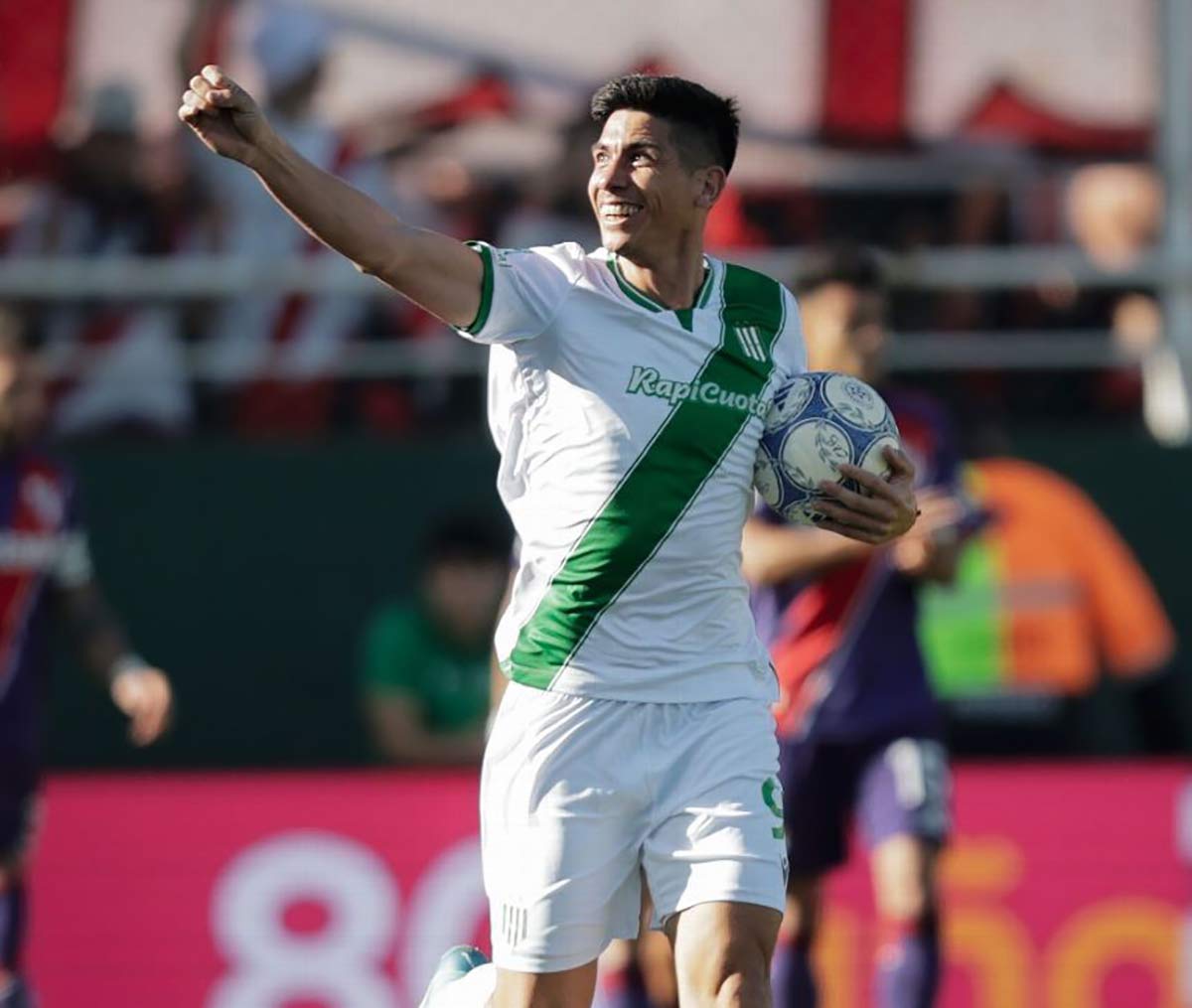 bruno sepulveda festeja su segundo gol ante river