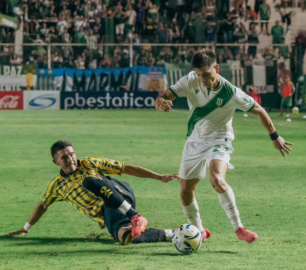 santiago lopez garcia una de las figuras de banfield ante aldosivi